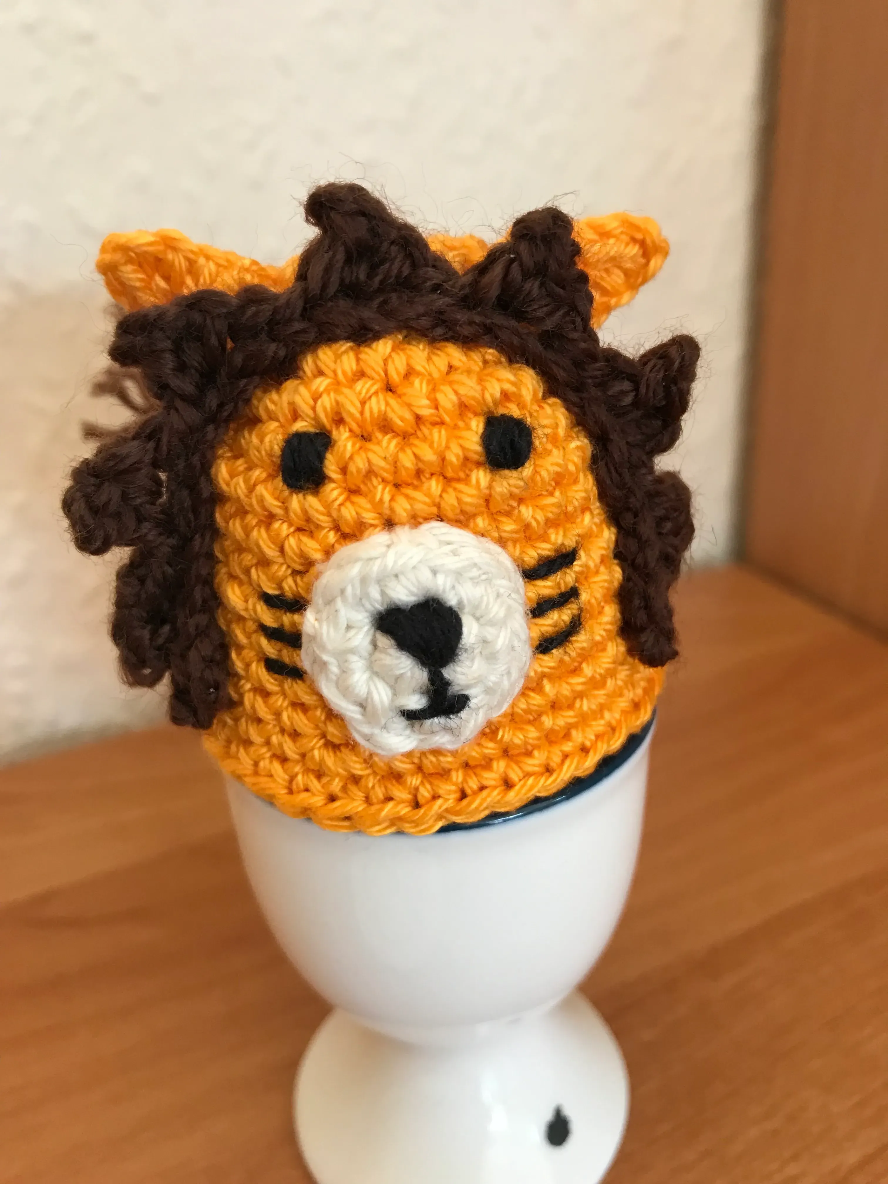 Eierwärmer Löwe Mähne ist angenäht, Farbabweichungen möglich!