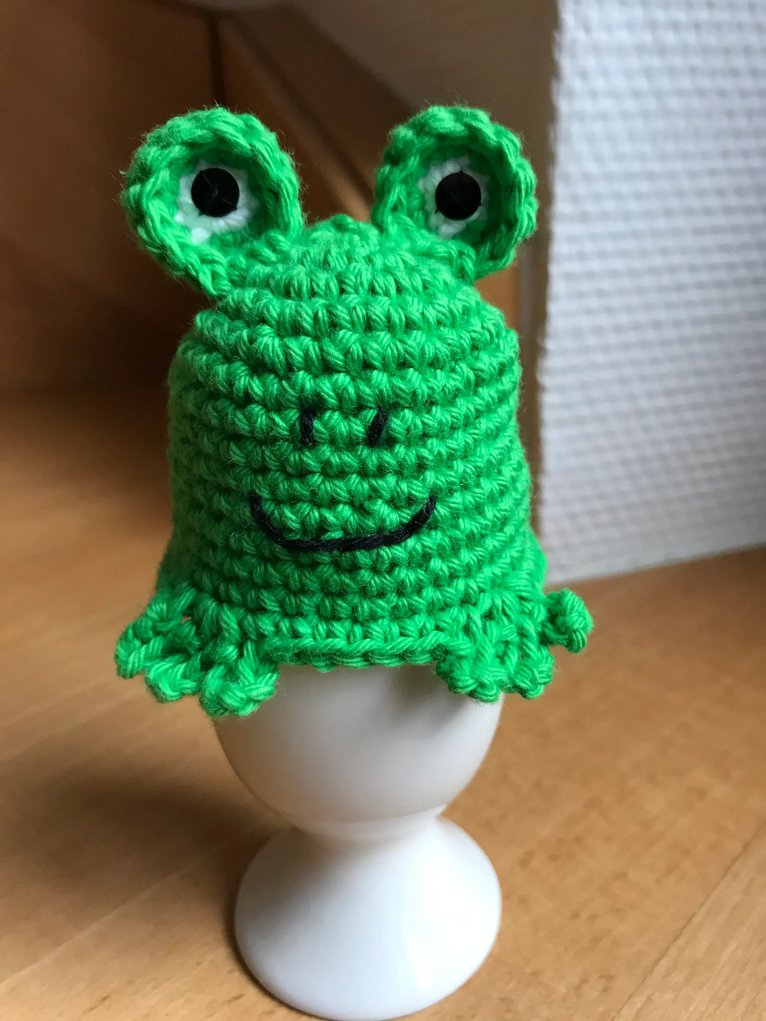 Eierwärmer Frosch mit Pailettenauge, wahlweise mit Krone