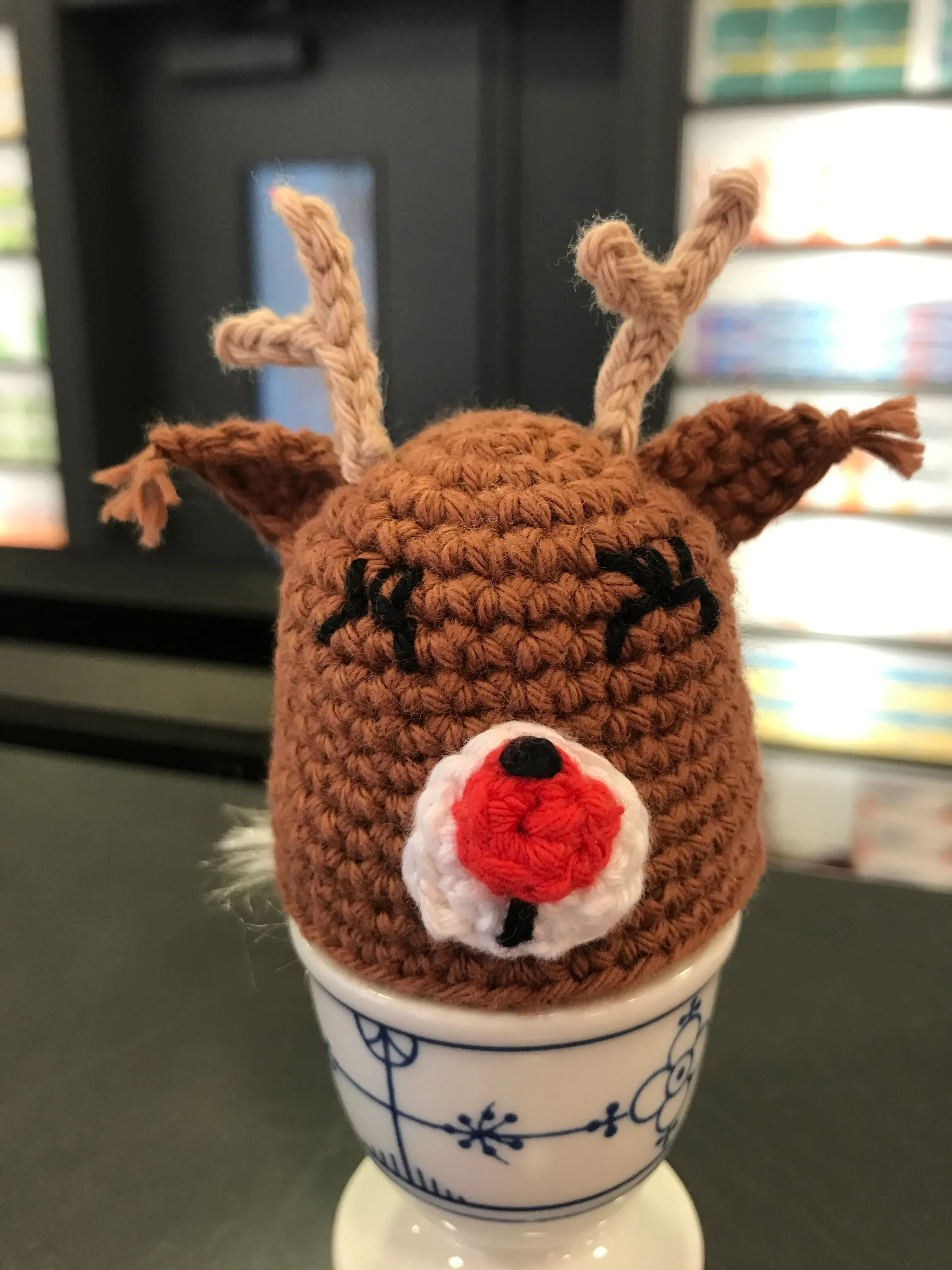 Eierwärmer Rentier Rudolf mit der roten Nase