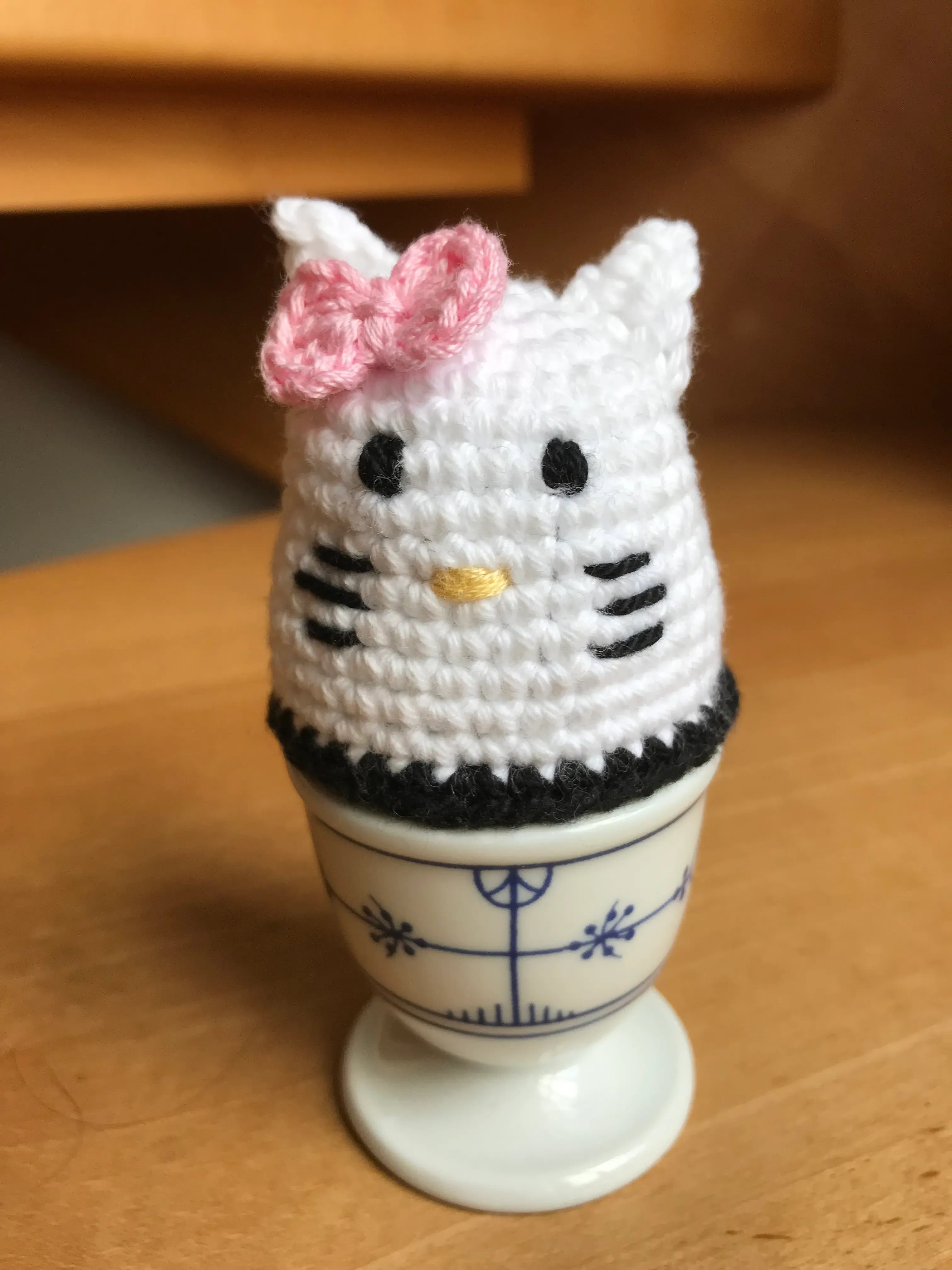 Eierwärmer Hello Kitty angenähte pinke oder rosa Schleife