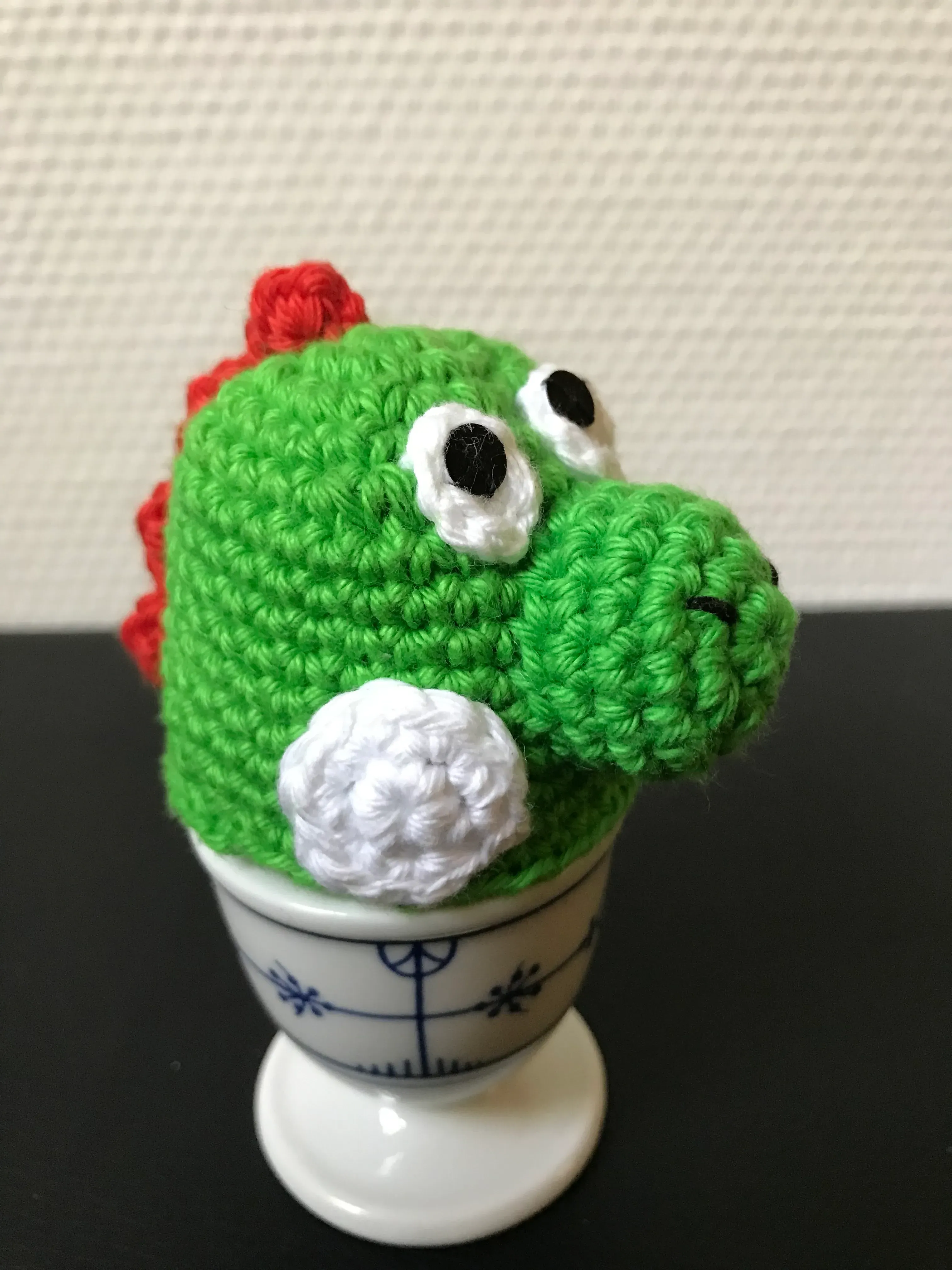 Eierwärmer kleiner Drache Yoshi, gern auch zusammen mit Mario